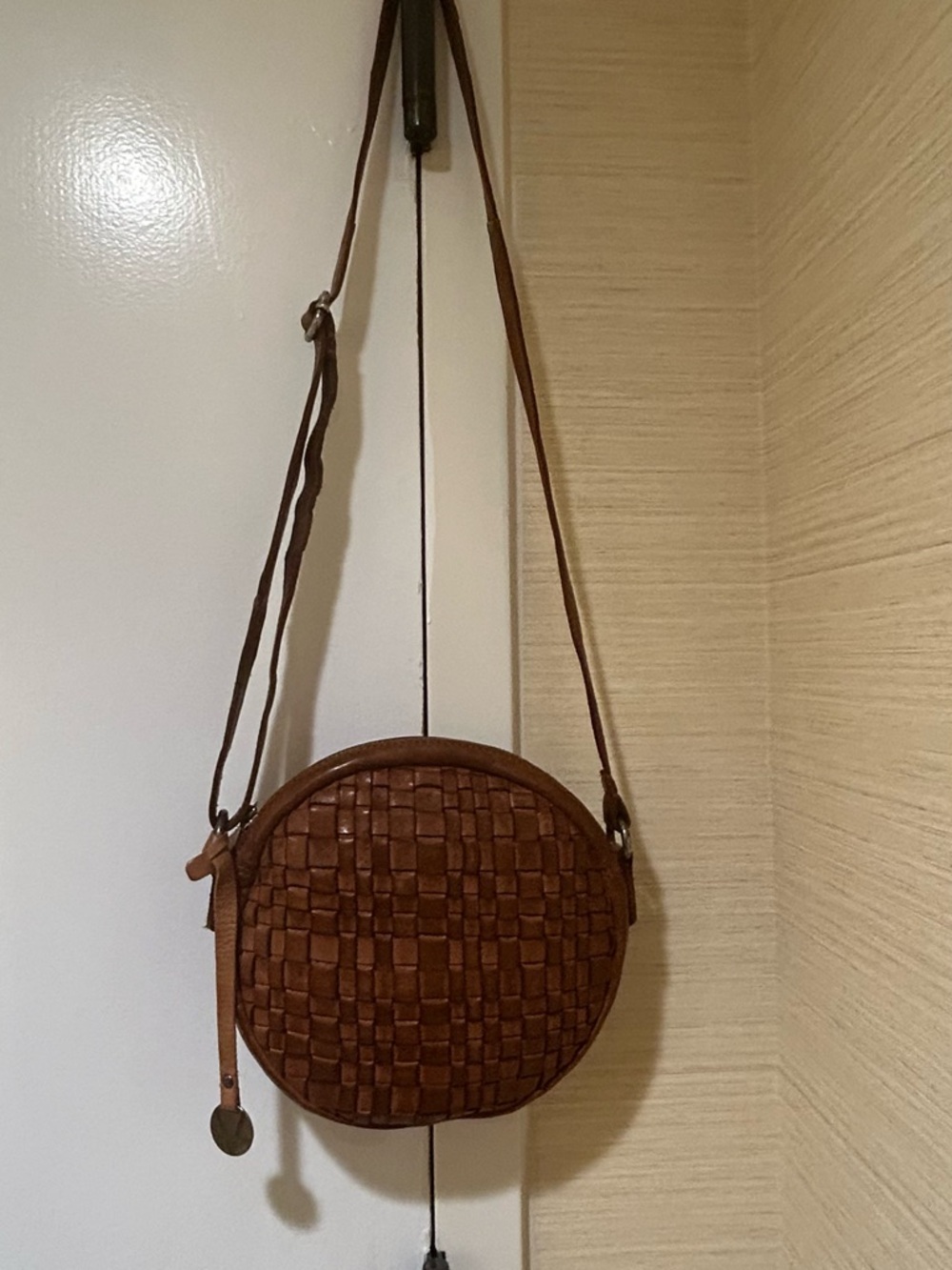 Vilenca Holland Vintage Brown Woven Round Crossbody Bag - Picture 14 of 16
